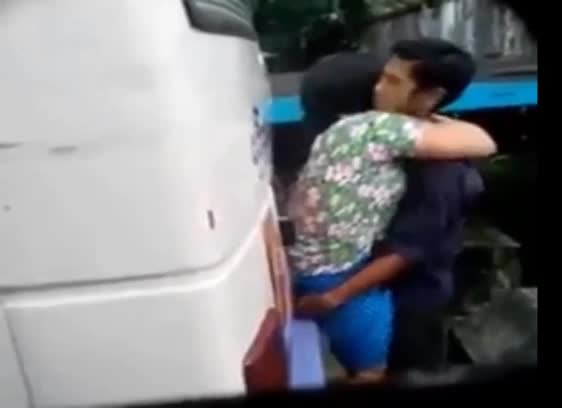 Northindian girl and boy blowjob in park